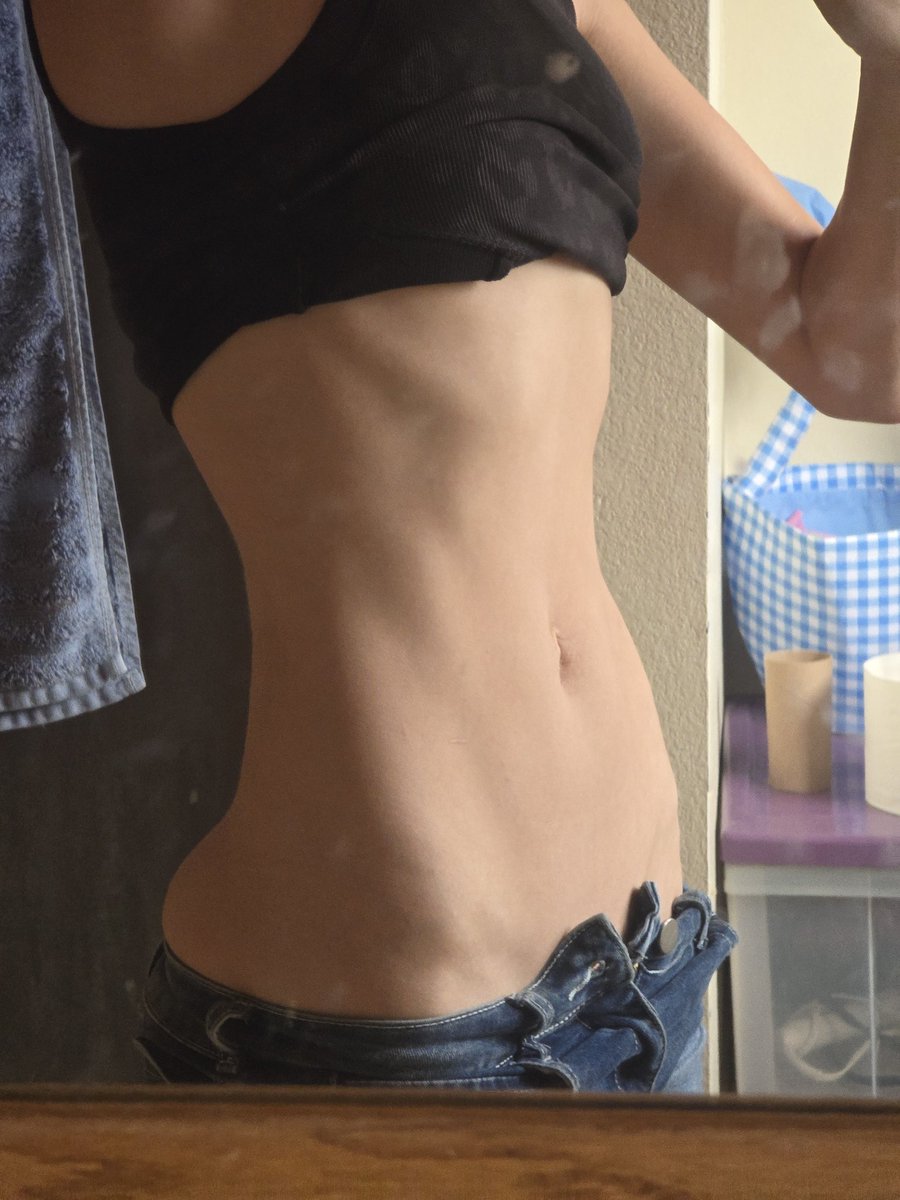 lostintheworled's tweet photo. Omg! Guys I lost 10 lbs in 2 weeks! Im so so so happy!!! I went from 115lbs to 105.6! 95lbs is soooo close now.
#edrtwt #thinspo #wl #bonespo #skinny #bc 
Edrtwt, thinspo, wl, bc 
Looking for moots also... wl partners? https://t.co/HgKdRdlLju