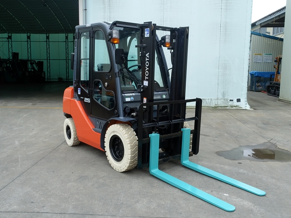 pcs_forklift's tweet photo. 【#PCS仙台営業所 より】
7月も中盤、まだまだ天候が安定しない日が続いていますね☔🍃

宮城県内でも大雨が続いたり、急な強風に襲われたりと、屋外で作業をされるお客様にとっては悩ましい時期ではないでしょうか

そんな皆様のために今回増車したのが、こちらの「キャビン付きフォークリフト」です https://t.co/wKkjymWHLN