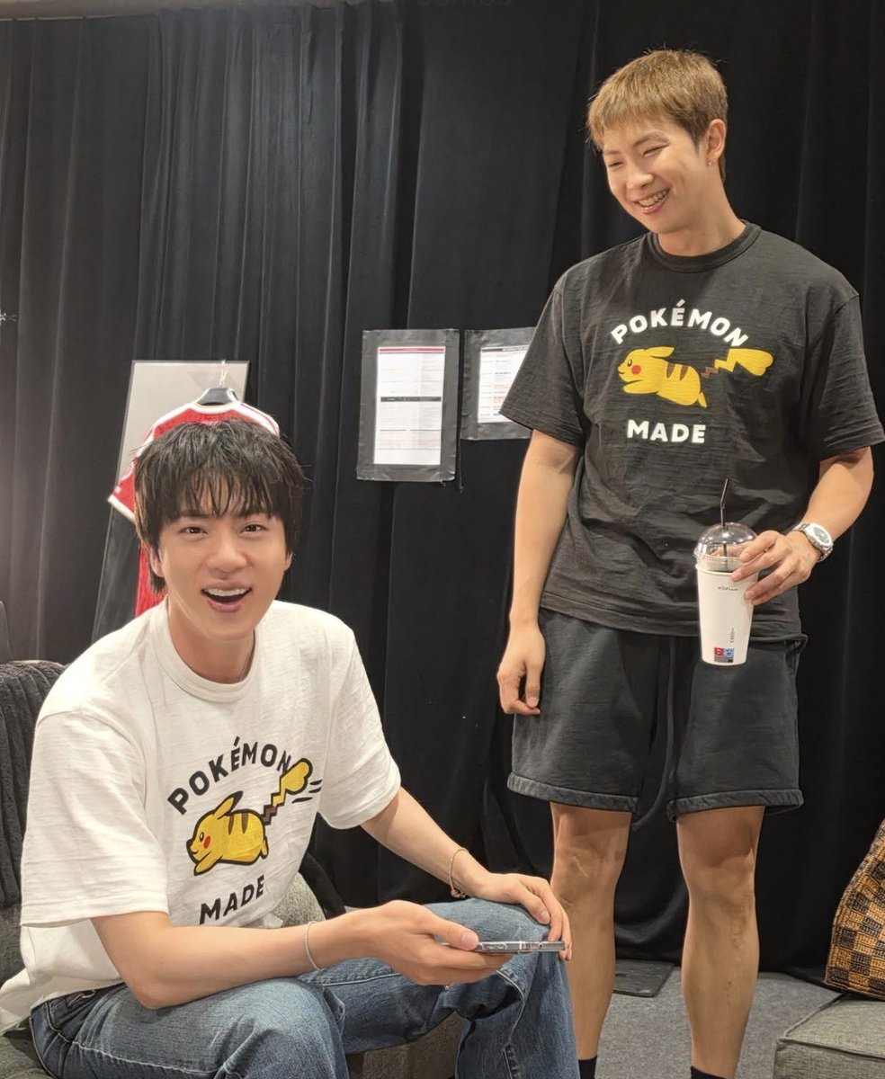 guannato's tweet photo. jajajjajaja namjoon se nota lo enamorado q estas https://t.co/PC0aqXHieS
