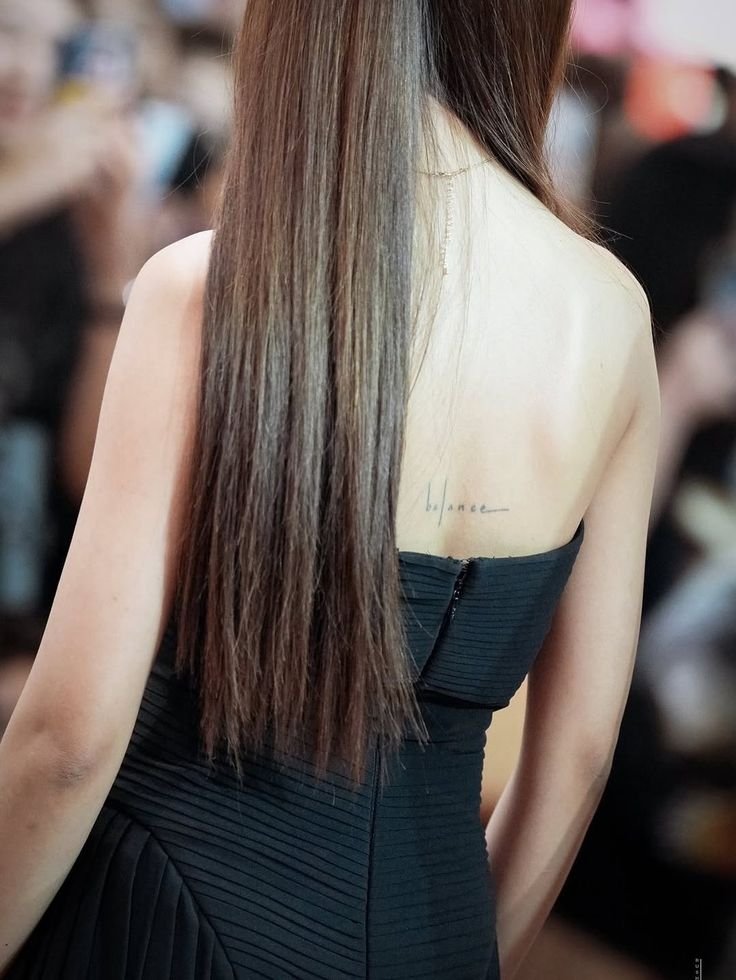 nawtantipnaree's tweet photo. A sutileza das tatuagens da Film e os locais que ela tem tatuado (que deixa elas escondidas na maioria das vezes), tornam ela ainda mais sexy... 🫦

Sortuda é a mulher que beija todas elas ((Namtan Tipnaree

#filmracha https://t.co/nObN5NdWT3