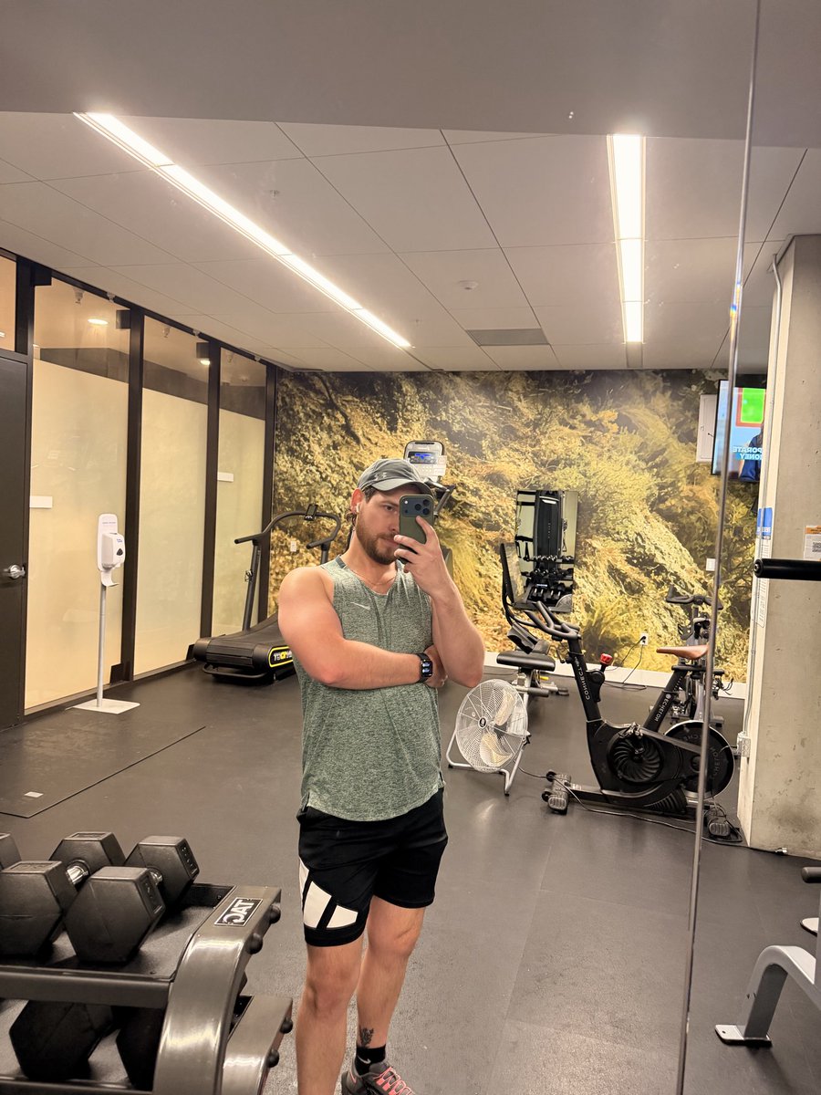 philliptrey's tweet photo. Lifting things https://t.co/A9Eu2tkVDu