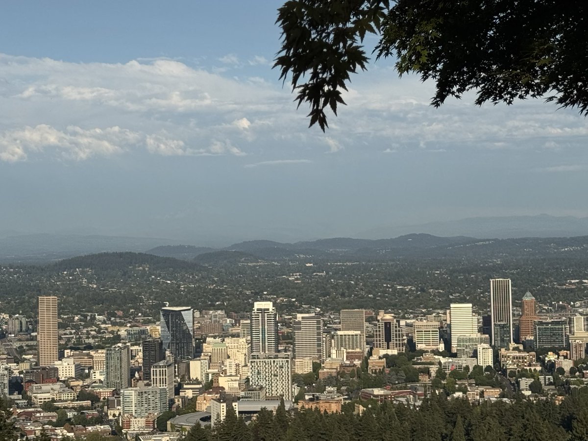 AlexWang12239's tweet photo. Pittock Mansion https://t.co/fbLRiMIGfr