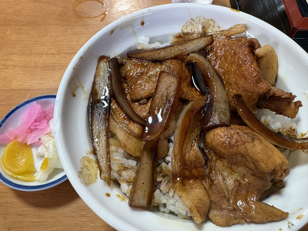 flagNsoso's tweet photo. へんな村で作業するつもりなのに、松崎町行くと美味しいモノがあり過ぎて、グルメツアーみたいになっちゃうw
 #河津屋食堂肉丼
 #村長アヒージョ
 #ととやととや巻紅白軍艦
 #松崎町   #へんな村   #サウナ https://t.co/Vubu7DbPxI