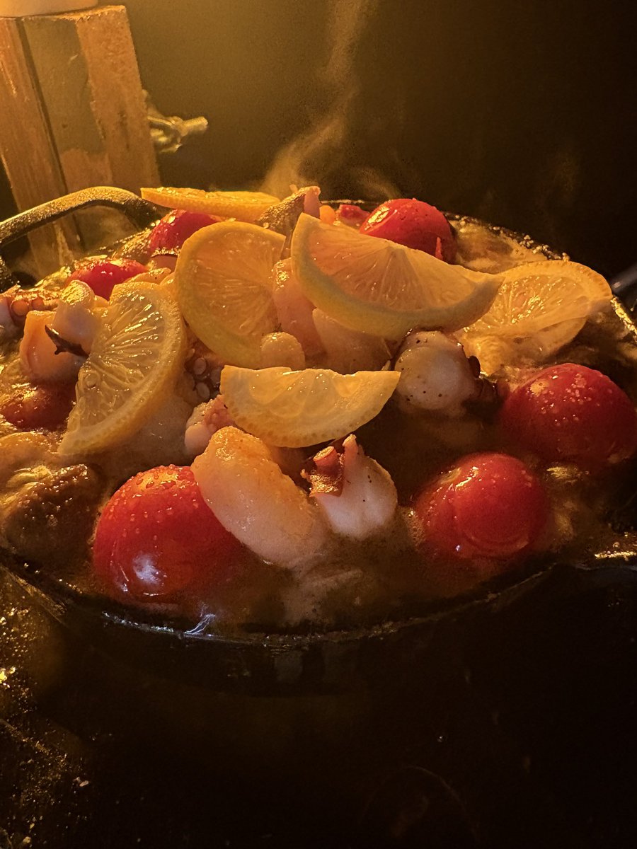 flagNsoso's tweet photo. へんな村で作業するつもりなのに、松崎町行くと美味しいモノがあり過ぎて、グルメツアーみたいになっちゃうw
 #河津屋食堂肉丼
 #村長アヒージョ
 #ととやととや巻紅白軍艦
 #松崎町   #へんな村   #サウナ https://t.co/Vubu7DbPxI