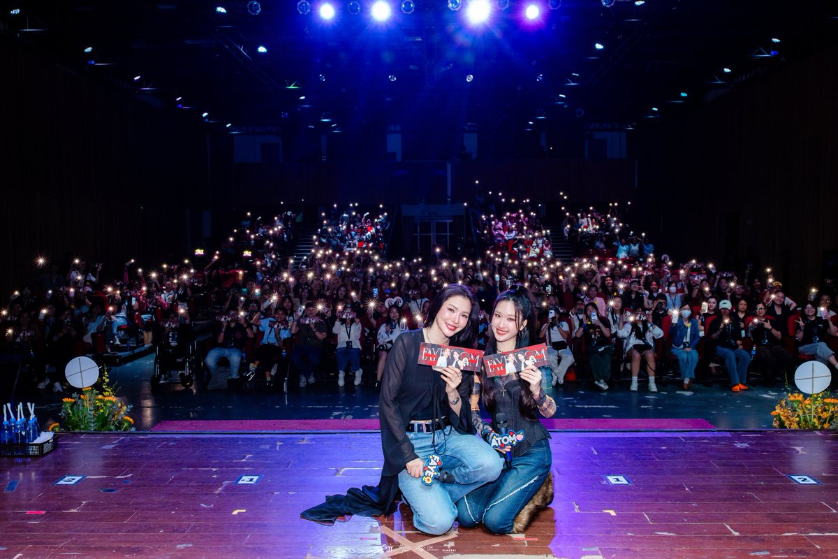 S9TConcert's tweet photo. https://t.co/Yar0BpoIZ5