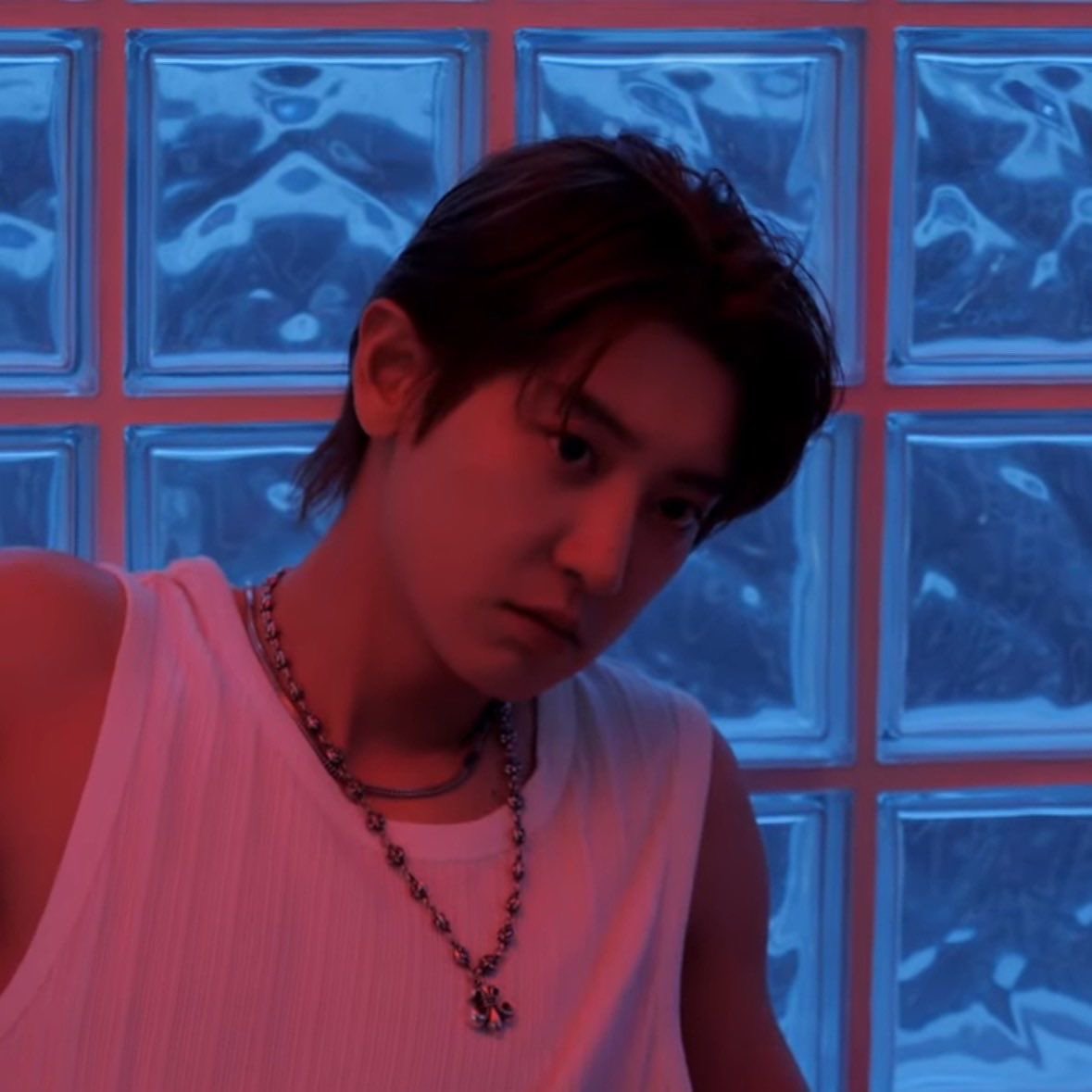 CBchanbaekLoey's tweet photo. 🍓: ให้หนูนอนห้องนี้หรอจ๊ะ
🍒: เออ เดี๋ยวกูจะไปนอนอีกห้องนึง
🍓: เเต่เราเป็นเเฟนกันนะจ๊ะ
🍒: เเค่เเฟนปลอมๆ ที่กูเอามาโกหกเเม่ มึงอย่าจิงจัง
🍓: เเล้วนี่พี่จะออกไปไหนจ๊ะ
🍒: จะออกไปดื่มกับเพื่อน
🍓: งั้นหนูไปด้วยได้ไหมจ๊ะ
🍒: หึ! อย่างมึงกูไม่ควงไปให้อายเพื่อนหรอก จืดชืด!!
🍒: ถ้าเบื่อ จะออกไปไหนก็ไป กูไม่ได้ห้าม
.
.
🐥: เชี่ย มึงดูโต๊ะนั้นดิอย่างเเจ่ม
🍓: .มอง
🐥: เขามองกูด้วยหว่ะ เดี๋ยวกูมา!!
🍒: หยุด!! นั่นเมียกู
.
🍒: มาทำอะไร ทำไมไม่รออยู่ที่บ้าน
🍓: ก็พี่บอกเองไม่ใช่หรอจ๊ะ ว่าถ้าหนูเบื่อก็ให้ออกไปเที่ยวได้?
🍒: เเล้วนี่เเต่งตัวอะไร? ต้องโป๊ขนาดนี้เลยหรอ
🍓: ทำไมหรอจ๊ะ?
🍒: หวง!!
🍒: กลับบ้านกับกูเดี๋ยวนี้
.
เช้าวันต่อมา~
🍓: ไหนพี่บอกว่าจะไปนอนอีกห้องนึงไงจ๊ะ