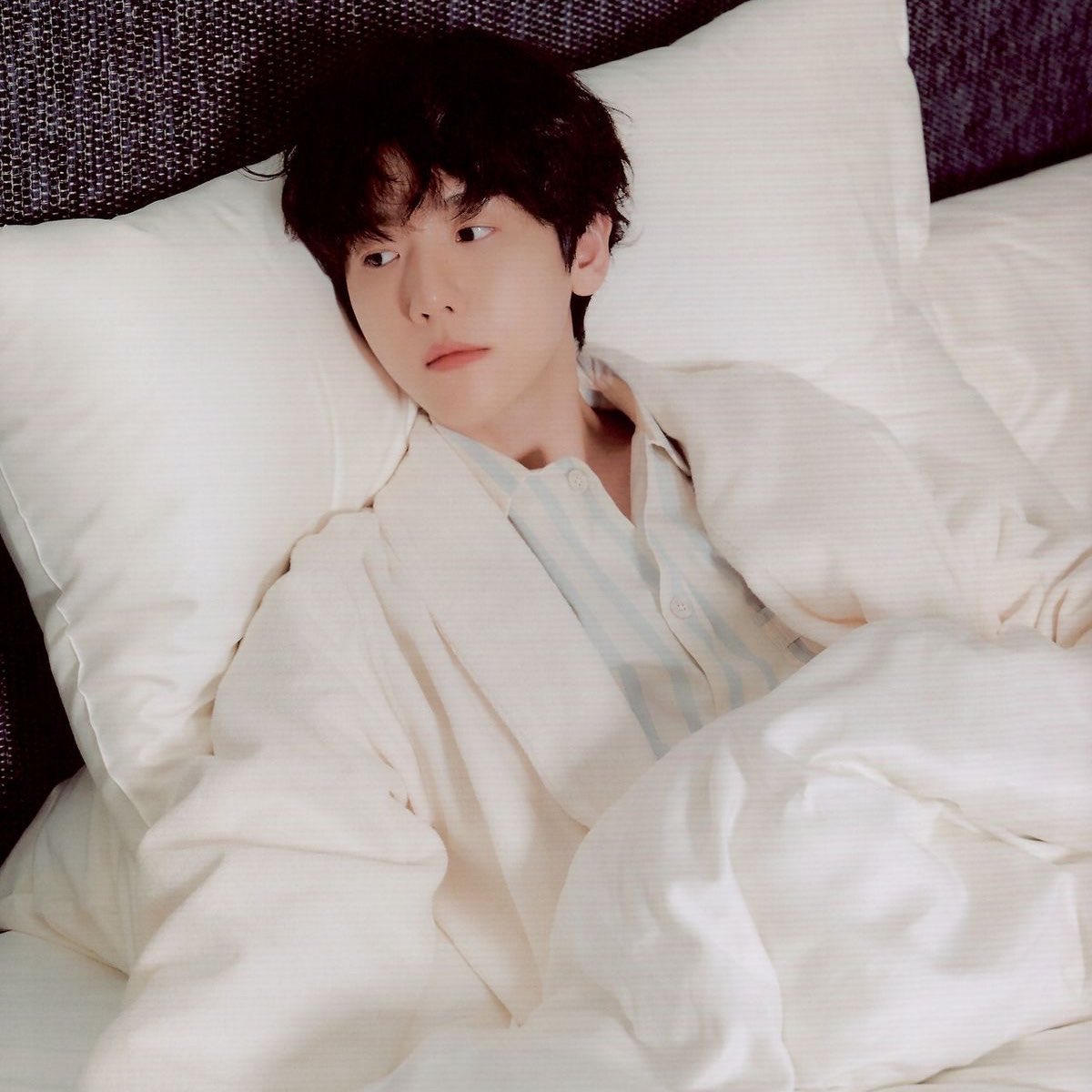 CBchanbaekLoey's tweet photo. 🍓: ให้หนูนอนห้องนี้หรอจ๊ะ
🍒: เออ เดี๋ยวกูจะไปนอนอีกห้องนึง
🍓: เเต่เราเป็นเเฟนกันนะจ๊ะ
🍒: เเค่เเฟนปลอมๆ ที่กูเอามาโกหกเเม่ มึงอย่าจิงจัง
🍓: เเล้วนี่พี่จะออกไปไหนจ๊ะ
🍒: จะออกไปดื่มกับเพื่อน
🍓: งั้นหนูไปด้วยได้ไหมจ๊ะ
🍒: หึ! อย่างมึงกูไม่ควงไปให้อายเพื่อนหรอก จืดชืด!!
🍒: ถ้าเบื่อ จะออกไปไหนก็ไป กูไม่ได้ห้าม
.
.
🐥: เชี่ย มึงดูโต๊ะนั้นดิอย่างเเจ่ม
🍓: .มอง
🐥: เขามองกูด้วยหว่ะ เดี๋ยวกูมา!!
🍒: หยุด!! นั่นเมียกู
.
🍒: มาทำอะไร ทำไมไม่รออยู่ที่บ้าน
🍓: ก็พี่บอกเองไม่ใช่หรอจ๊ะ ว่าถ้าหนูเบื่อก็ให้ออกไปเที่ยวได้?
🍒: เเล้วนี่เเต่งตัวอะไร? ต้องโป๊ขนาดนี้เลยหรอ
🍓: ทำไมหรอจ๊ะ?
🍒: หวง!!
🍒: กลับบ้านกับกูเดี๋ยวนี้
.
เช้าวันต่อมา~
🍓: ไหนพี่บอกว่าจะไปนอนอีกห้องนึงไงจ๊ะ