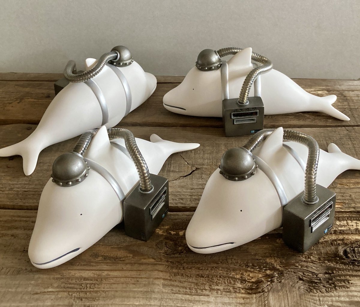 akit002's tweet photo. panpanya 蟹に誘われて
 「計算機のこころ」より

イルカの計算機

手流しレジンキャスト製 塗装済み完成品
原型から完成まで完全手作り品です！
全長18センチの大型モデルになります→

ワンフェスwf2026sで販売予定です。「3-19-04」 ATB23

#panpanya 
#WF2026S https://t.co/Z8e8XLVZTW