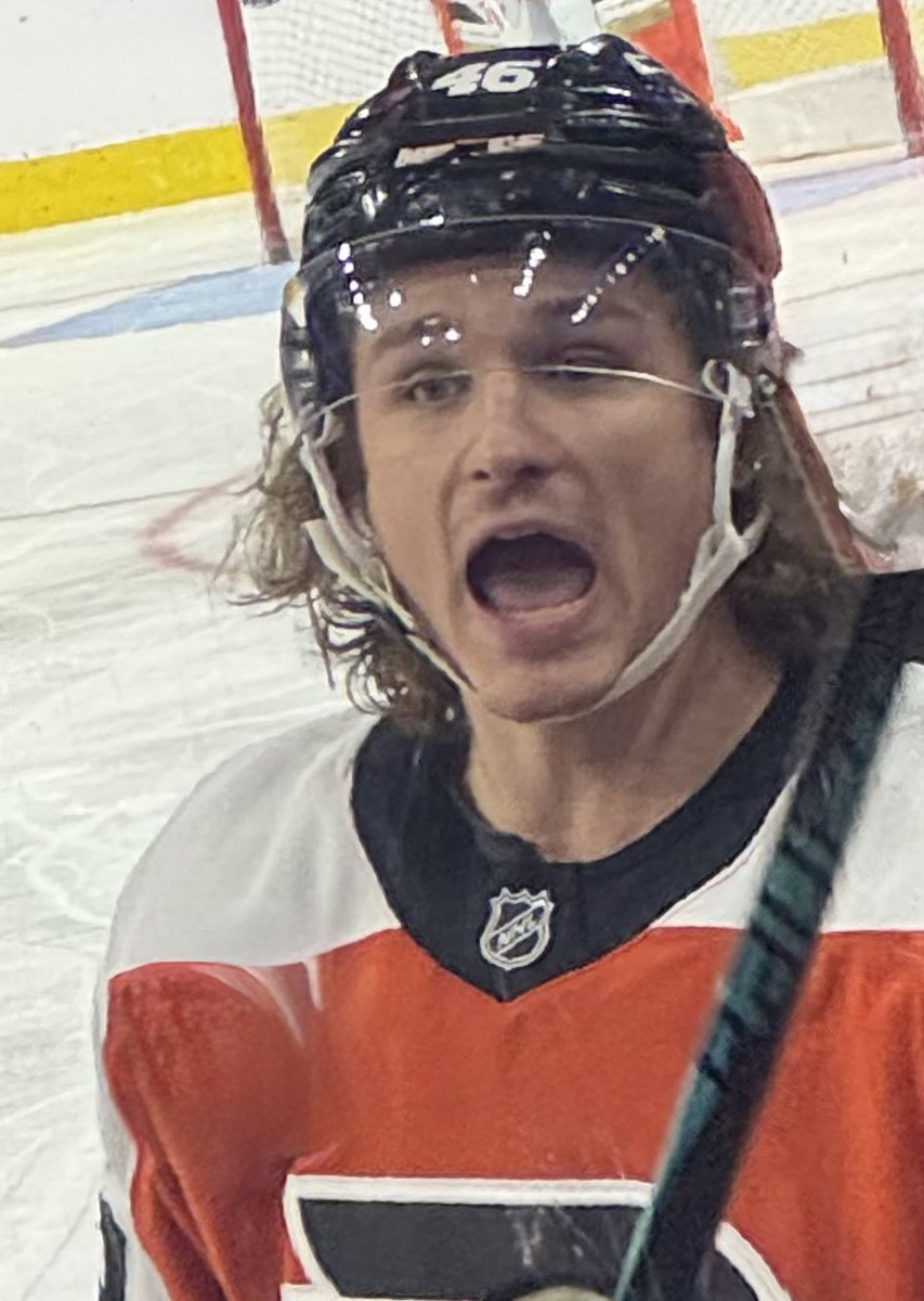 goalie30mom's tweet photo. @NHLFlyers Now that’s the perfect way to end the day!!🧡 4 more years🧡🧡 https://t.co/Os9gV4PEuG