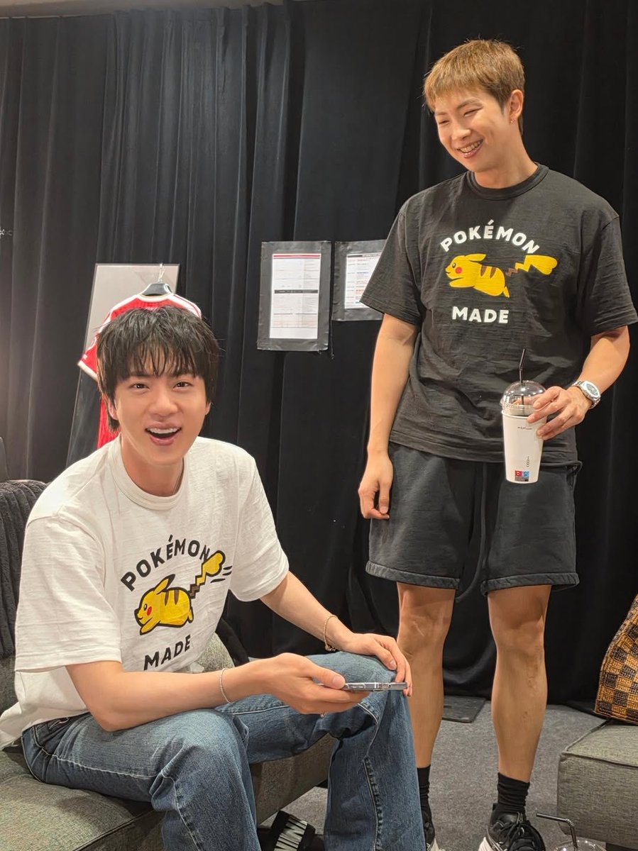 thvecs's tweet photo. imagina falar mal dos namjin sendo que eles estão assim no off usando roupinhas combinando de Pokémon 🥹 fofos demais https://t.co/qAfX1tGbnU