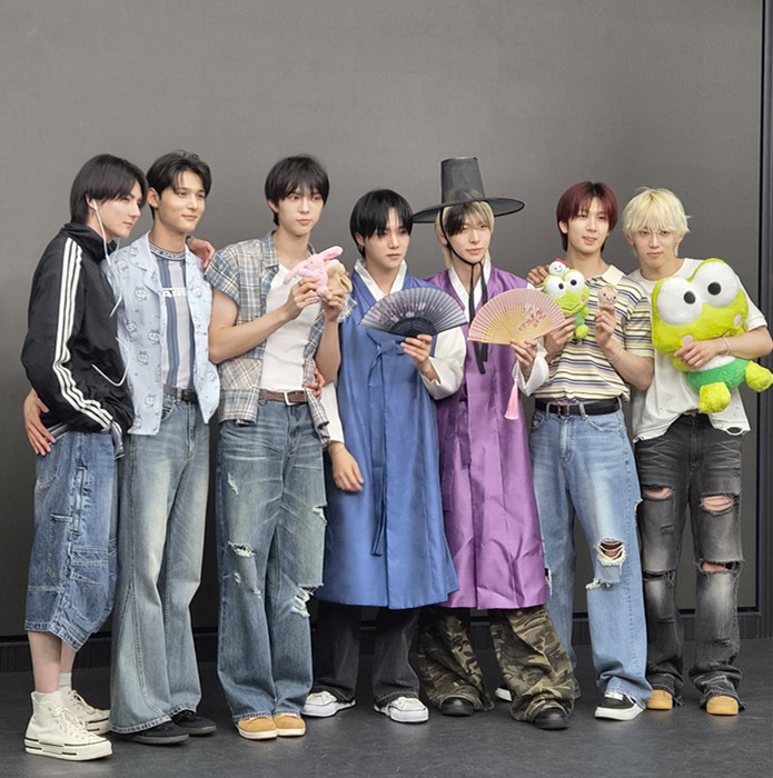 koreatome_korea's tweet photo. 💗 KoreaToMe attended the AMPERS&amp;ONE Fan Sign Event💗 
Hope all the ANDEARs had an unforgettable day! ✨

Need help joining the next fan sign?

#AMPERSANDONE #ANDEAR #DEFINITION #KoreaProxy #KoreaToMe https://t.co/0Zw5RePrvf