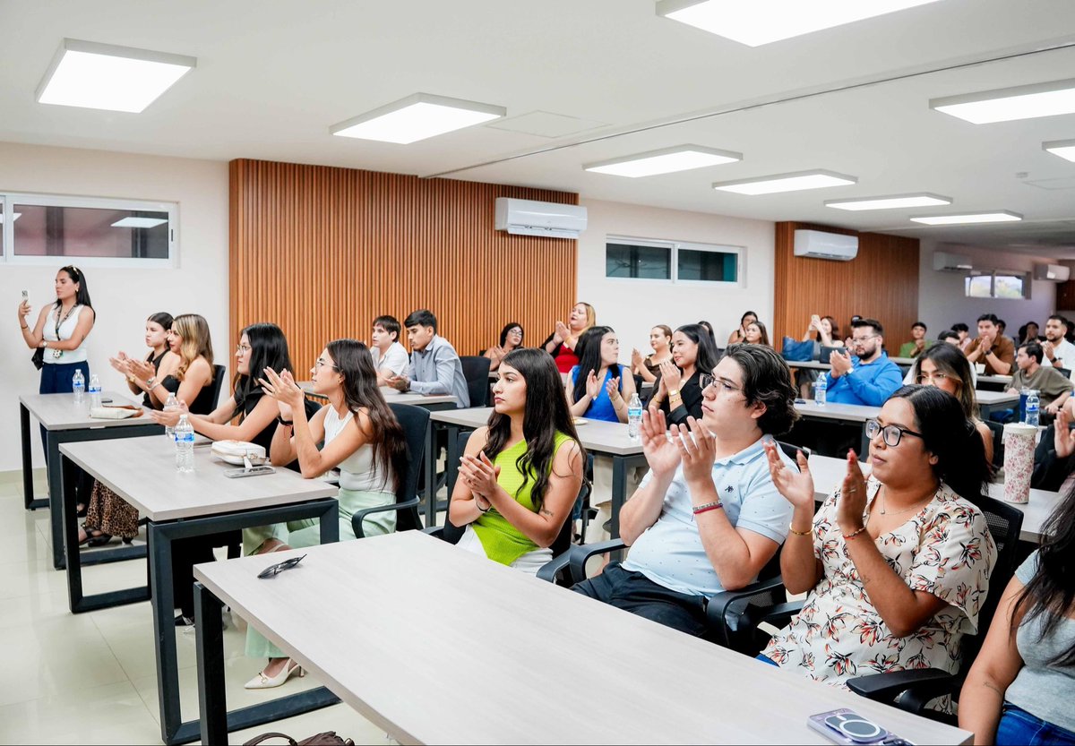 tonoastiazaran's tweet photo. ¡Qué gusto compartir con las nuevas generaciones! 🙌🏻

Agradezco a la Universidad Vizcaya la invitación para conversar con alumnas y alumnos de las carreras de Derecho y Criminología, como parte de las actividades de la Semana del Abogado.

Durante la plática “Hermosillo crece dinámico y seguro”, intercambiamos ideas sobre los retos del servicio público y el futuro de nuestra ciudad.

¡Mucho éxito en su formación profesional! 📚⚖️