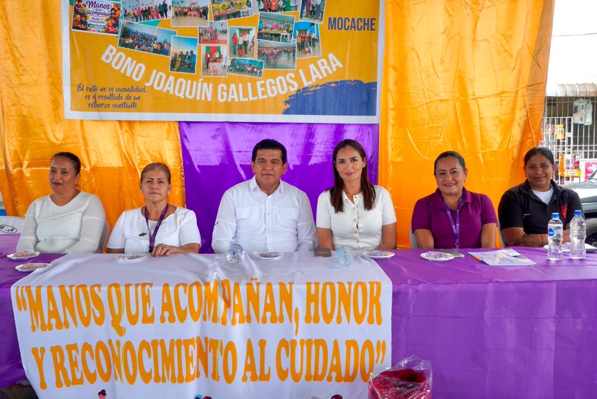 zona5MDH's tweet photo. 📍#LosRíos | En el cantón Mocache, con la presencia de la directora distrital del MDH Quevedo, los Asambleístas Eduardo Mendoza y Tatiana Donoso, alrededor de 320 cuidadores participaron de un evento denominado “Manos que Acompañan.

#MDHenTerritorio
#GobiernoDelEcuador https://t.co/EFjqPPXugN