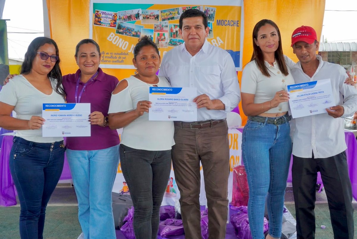 zona5MDH's tweet photo. 📍#LosRíos | En el cantón Mocache, con la presencia de la directora distrital del MDH Quevedo, los Asambleístas Eduardo Mendoza y Tatiana Donoso, alrededor de 320 cuidadores participaron de un evento denominado “Manos que Acompañan.

#MDHenTerritorio
#GobiernoDelEcuador https://t.co/EFjqPPXugN