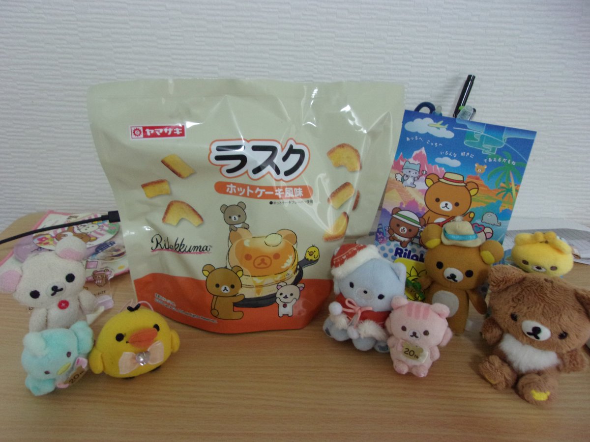dollondodom's tweet photo. スイーツま🐻🐻145話🐻🐻セレクション🏪とあるローソンでやっと「🍞ラスク」見つかりました。暑い夏🍉🍞ラスクをバリボリしながら、動画見る。飲み物は🐻サンエックスファミリー🐧のコップGETで４本も買った🍹希釈型カルピスで。 https://t.co/HN6EXo8vxq