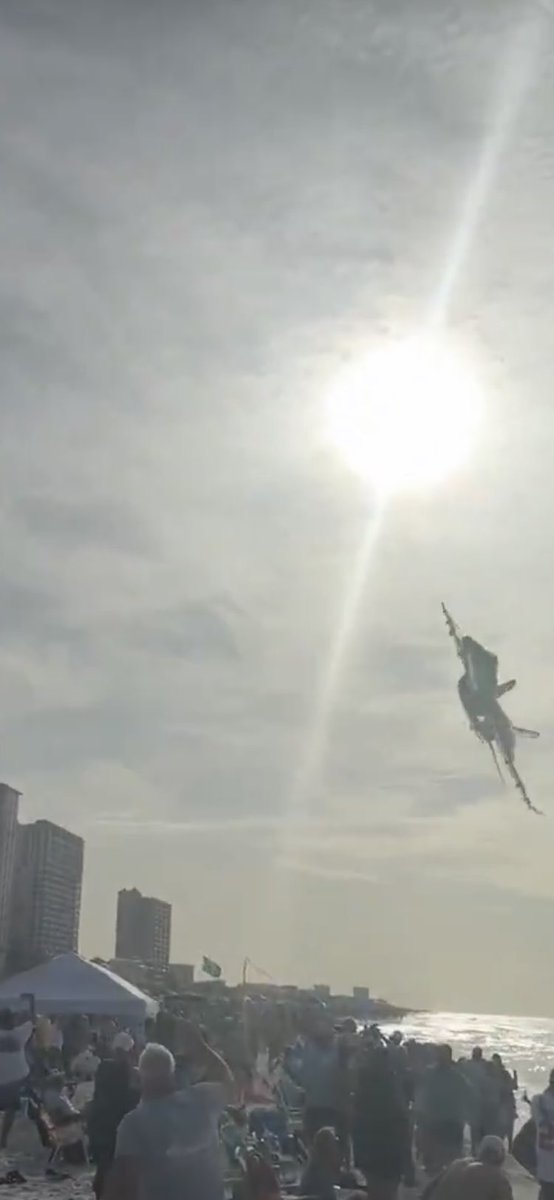 zanebaker_'s tweet photo. @The_Holy_Sea @MyThrowAway231 @Nicholasjohn216 @CattardSlim F18 wing slan is 40’, so they went 10’lowerbthan the same thing they do every single week. https://t.co/m6UTpyp2oU