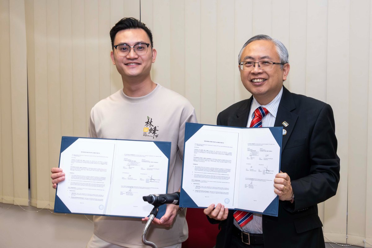 UTARnet's tweet photo. ๐๐ฏ Sweet newsโagain!
UTAR and Capital B Farm Sdn Bhd are taking things up a notch. From MoU to MoAโyep, we just signed a research agreement to explore natural honey studies.
#UTAR #CapitalBFarm #IndustryAcademiaCollaboration #MoA #Research #NaturalHoney https://t.co/F03DJ539lq