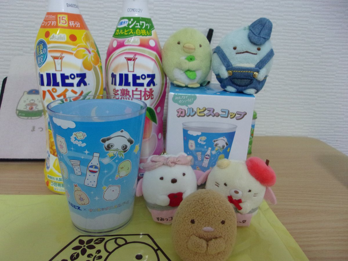 dollondodom's tweet photo. スイーツま🐻🐻145話🐻🐻セレクション🏪とあるローソンでやっと「🍞ラスク」見つかりました。暑い夏🍉🍞ラスクをバリボリしながら、動画見る。飲み物は🐻サンエックスファミリー🐧のコップGETで４本も買った🍹希釈型カルピスで。 https://t.co/HN6EXo8vxq