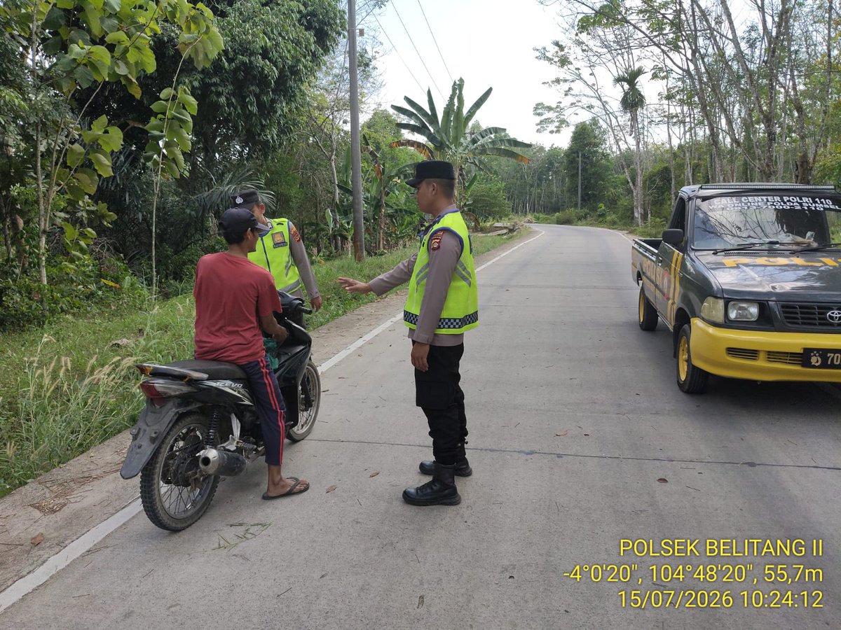 belitang_2's tweet photo. Personil Polsek Belitang II melaksanakan kegiatan patroli siang antisipasi 3c https://t.co/YKy2AINXtx