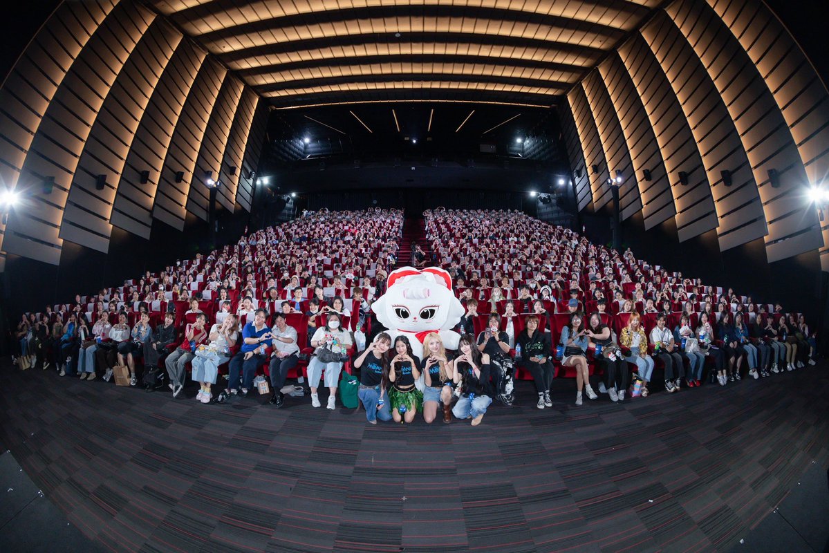 WeLoveSF's tweet photo. 🥰😍สนุก สดใส ยิ้มไม่หุบทั้งโรงหนัง 
เมื่อ JAN, JINGJING, KAPOOK ,CIIZE, JEWEL  
มาเสิร์ฟความน่ารัก ในรอบพิเศษ #SFFriendsScreening Disney's Moana
ที่ SFW เซ็นทรัลเวิลด์ โรงภาพยนตร์ WORLD MAX CINEMA

📸ผู้โชคดีสามารถดาวน์โหลดภาพ GROUP PHOTO ได้ตั้งแต่วันนี้ - 22 ก.ค. 69
คลิกดาวน์โหลดภาพที่ 👉 https://t.co/7sLT7xBbgV

นโยบายข้อมูลส่วนบุคคลเพื่อการประชาสัมพันธ์
ของบริษัท ฯ 👉 https://t.co/0r6bllYIvm

เงื่อนไขเป็นไปตามที่บริษัทฯ กำหนด

#SFxJanJingjingJewel
#SFxKapookCiize
#JANHAE #jingjingyu #kapookphat #CiizeRutricha #JEWEL
#SFxMoana
#ดูMoanaที่SF
#SFgenCinema
#SFcinema 🍿❤