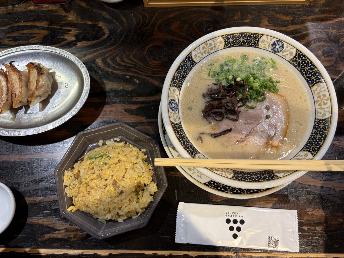pery_ar's tweet photo. 関西に引っ越してもう5ヶ月！！人生の転機すぎる🤣大好きな福岡から出る気1ミリも無かったけど、なんだかんだ〜色々ありましてヴァロ大好きおじさんと元気に生きております🍜 https://t.co/6uhS0boFNp