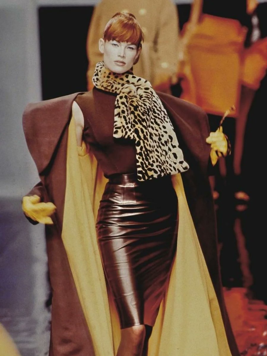 _ArchiveFashion's tweet photo. Christian Dior Runway Show RTW F/W 1995
#ChristianDior #Dior #DiorRunway #DiorArchive #FashionArchive
#RTW #ReadyToWear #RunwayShow #90sRunway #VintageRunway
#FW1995 #1995Fashion #90sFashion #90sStyle https://t.co/TJzpC5fomH