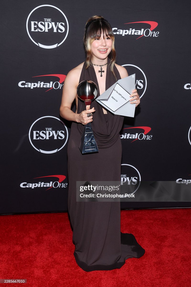 alysaaupdates's tweet photo. New photos of Alysa with her Best Breakthrough Athlete Award on the ESPYs Red Carpet! 

📸: Christopher Polk https://t.co/uYN4Tod8Uk