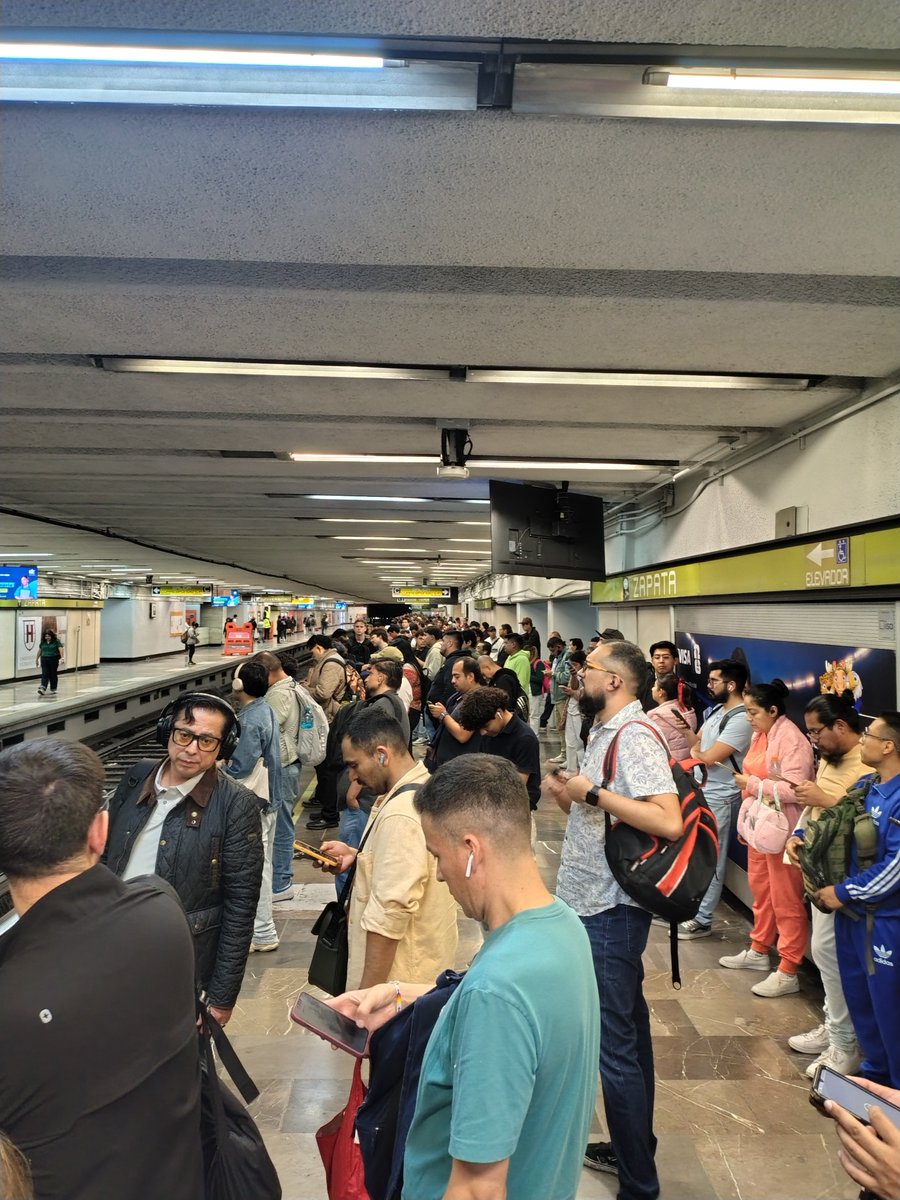 samper21's tweet photo. Cuando vergas vas hacer bien tu puto trabajo hijo de tu rechingada maldita madre @MetroCDMX  y tu pinche puto homosexual 😡😡😡😡 https://t.co/JiNQWhFVSl
