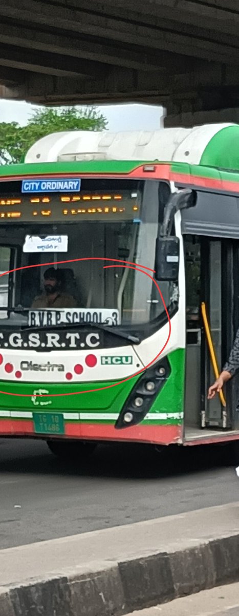 mkprasad1969's tweet photo. @TGSRTCHQ Why public transport buses diverted to school, in peak rush hours. https://t.co/71LTVtop8p