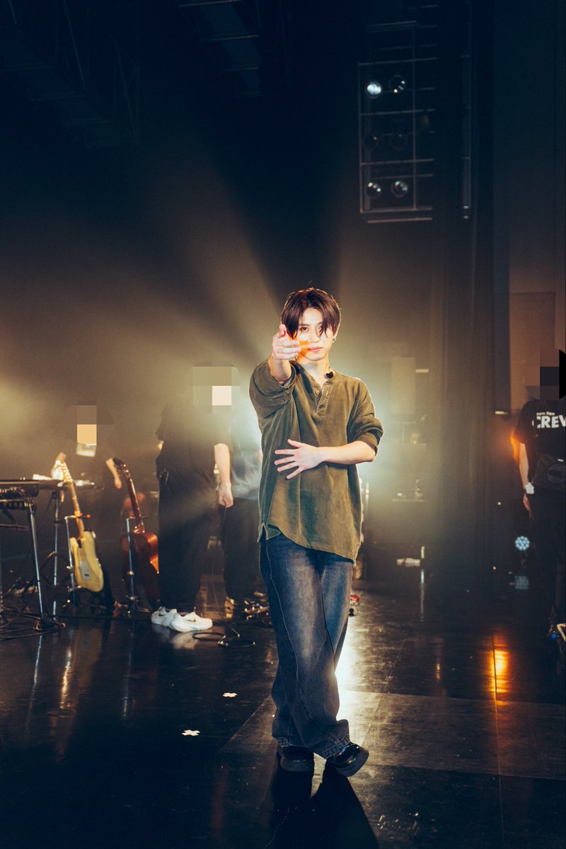 ren625staff's tweet photo. なんの写真かだけ教えてほしい。

#れん_懸想歌TOUR
#知らぬ間に撮影されていた写真
#ちょっと盛れてるのやめれる？

7/20(月)東京・Zepp Diver City公演
チケット残りわずか...！
https://t.co/vJLBwFxccG

Photo by @KYOTO_TANAKA02 https://t.co/p9yZl4aHVY