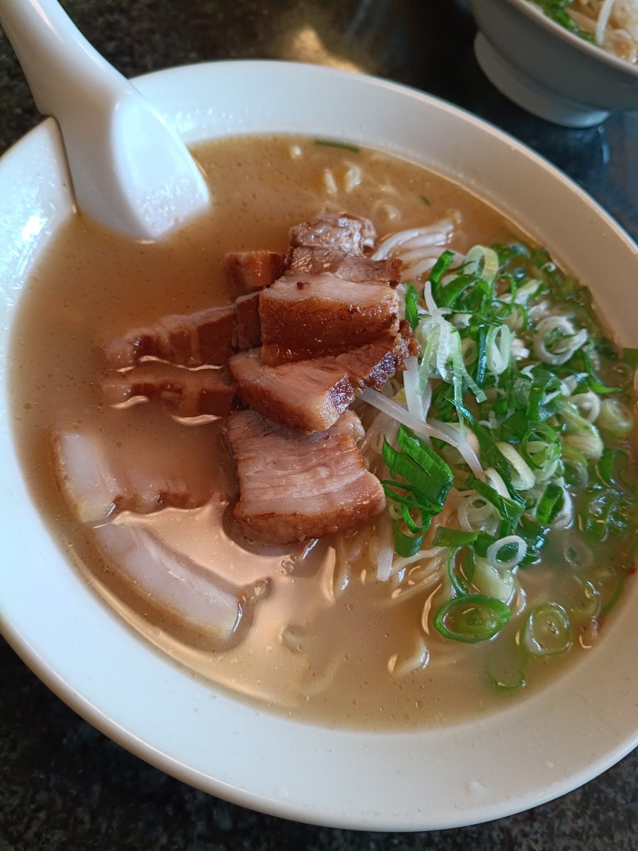Miyamiya33086's tweet photo. 薩摩っ子のチャーシュー好き
#にんにくラーメン https://t.co/BdLdTgAzKp