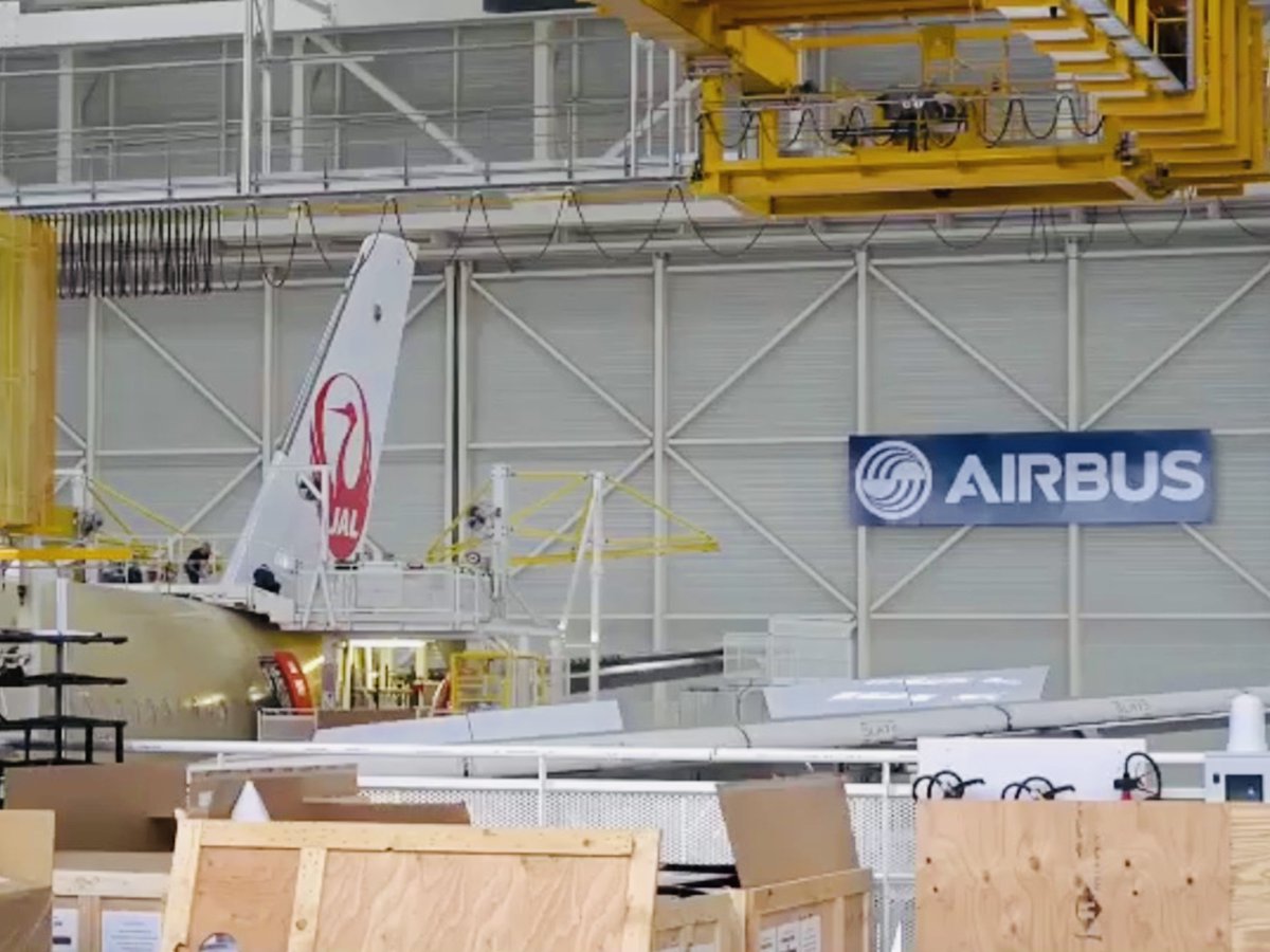Om_Arapacana's tweet photo. 【トゥールーズ】
エアバス社ラガルデール生産工場🇫🇷

日本航空はボーイング777シリーズに代わる主力機の選定作業を経て、エアバスA350シリーズのA350-900とA350-1000を後継機として導入しています✈️ https://t.co/hikE1VlBHj
