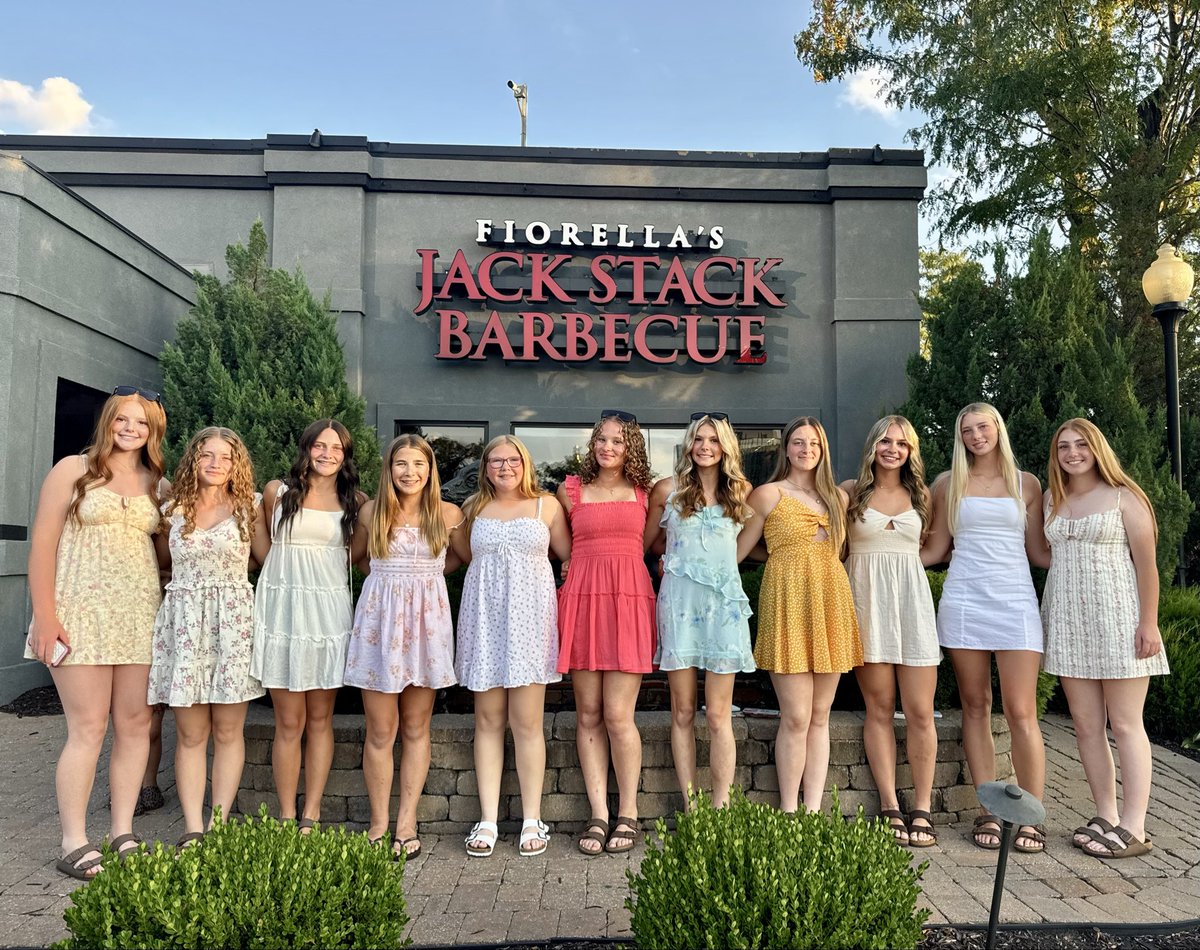 Fury_Clutter's tweet photo. Team dinner ✔️
Chemistry ✔️
#1 seed ✔️

Now it’s time for bracket play. Ready to compete tomorrow and enjoy every moment together. Let’s go, Fury! ❤️🖤🥎

#StatelineFury #BracketBound #FuryFamily https://t.co/TUjWDDUEkp