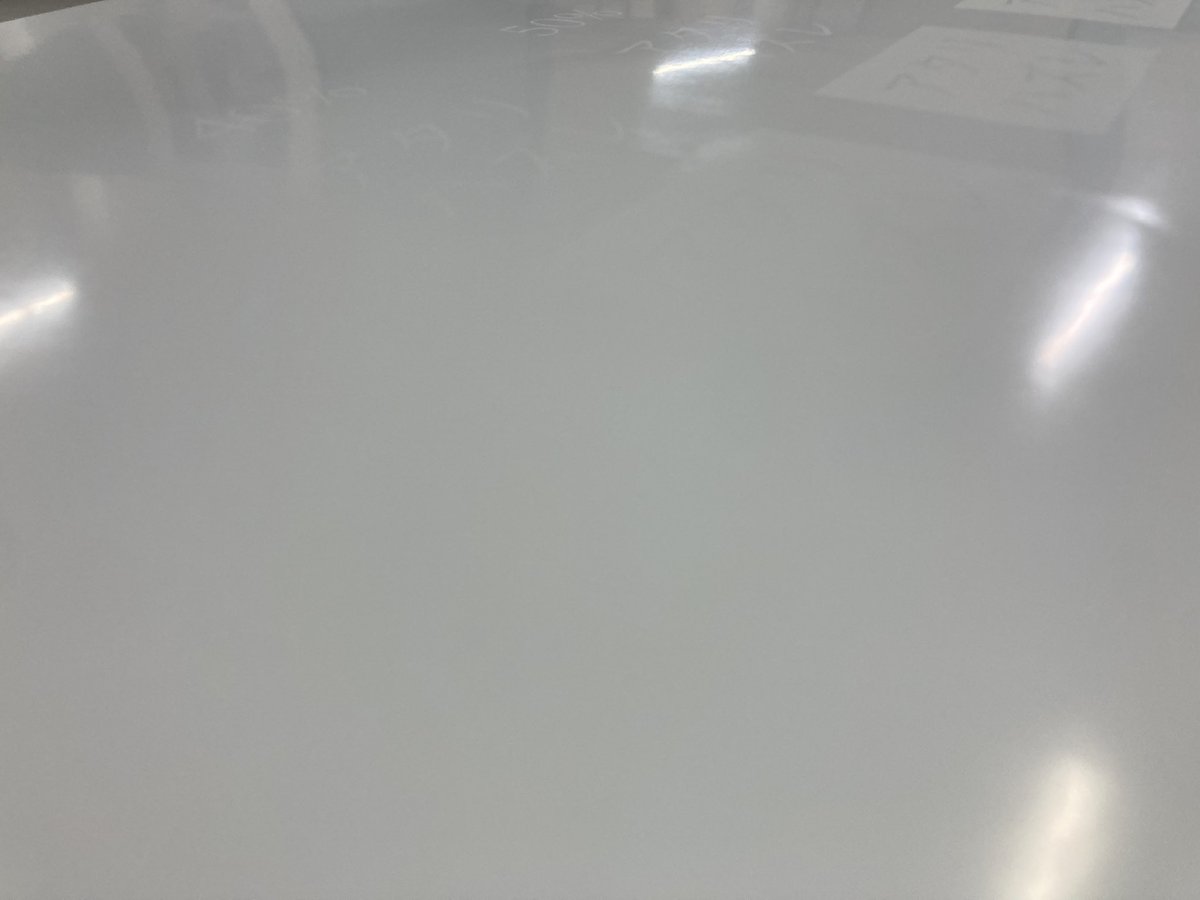 _gsystem_'s tweet photo. お客様のご依頼で東京リスマチック様のHPに載っているペンシルスクラッチを試してみました。

白い紙にニスを印刷するだけです。

本来ニスは印刷面を保護する用途ですが、敢えてニスだけで印刷して、鉛筆が引っかかるようにするというもの。

鉛筆で擦ると文字が浮かび上がってきます。面白いですね。 https://t.co/VGrZmQPo3e