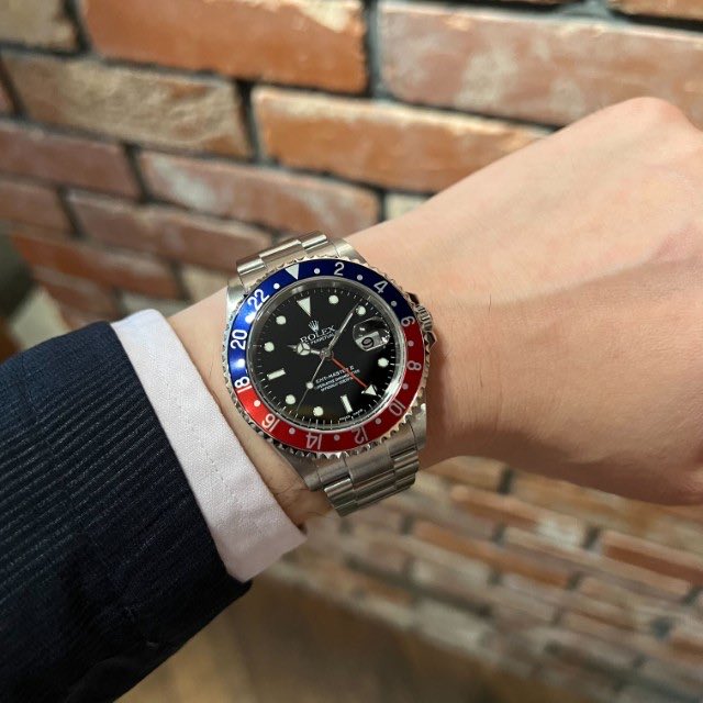 909kyoto's tweet photo. ロレックス GMT-MASTER II 中古品
商品番号:275331
Ref.16710 赤青ベゼル
年式:2004年製(Ser.F7~)
SPEC:40mm/SS
付属品:箱・保証書
https://t.co/ZtCLFuXk4v
ストックリスト
https://t.co/EZO9b8CQQx
#ROLEX #GMTマスターII #REF16710 #クォーク https://t.co/aJleM8RGyP