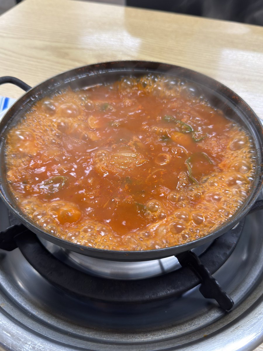 Woolf_Kui's tweet photo. 오늘 점심은 스팸 김치찌개 임돠!
모두 맛점하세요오! https://t.co/2hb4OZBKKl