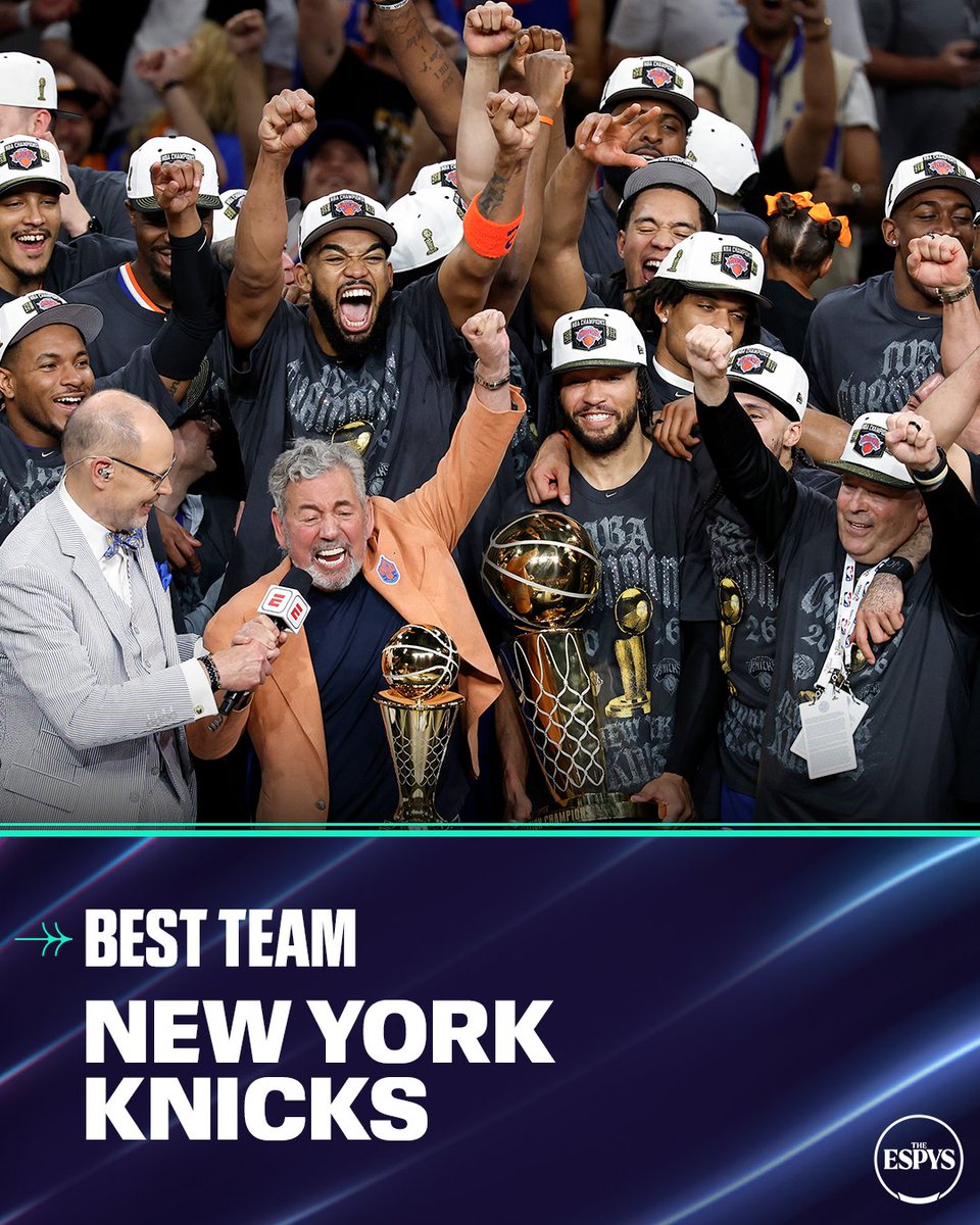 ESPNNBA's tweet photo. A CHAMPIONSHIP WIN FOR THE BOOKS 🏆

The New York Knicks win the ESPY for Best Team 💥 https://t.co/VJDvfinVnW