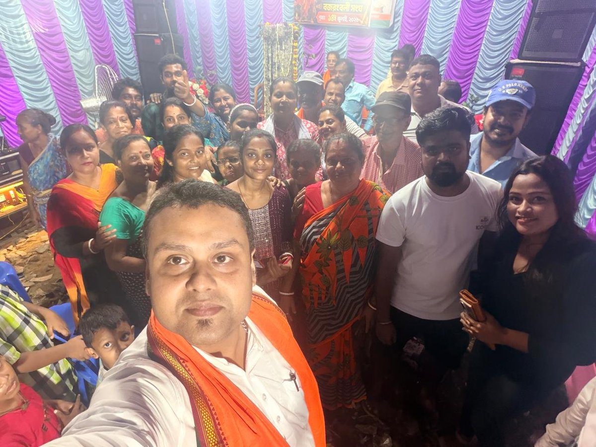 koustavcp's tweet photo. Selfie moments of the day....
#barrackporeassembly #titagarh #people #meetup #bjpWB #KoustavBagchi #selfiemoment https://t.co/2vVC4VPxCo