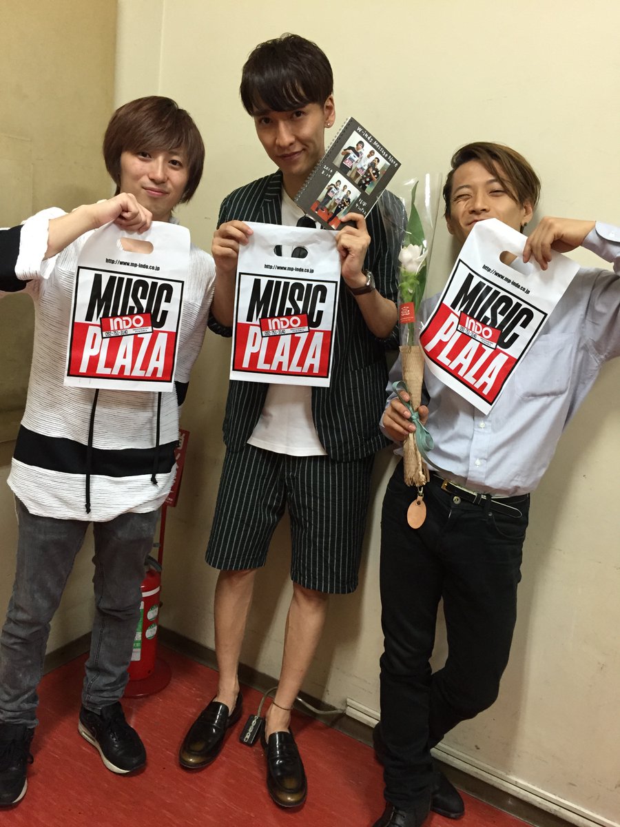 MP_INDO's tweet photo. 【w-inds.】
 2015年8月15日LIVE TOUR 2015”Blue Blood"福岡サンパレス公演後お写真いただきました📸
いつもメッセージノートを読んでくださったり楽しいお話しをしてくれてました☺
#w_inds25th_Memories https://t.co/vo25JwUjmU