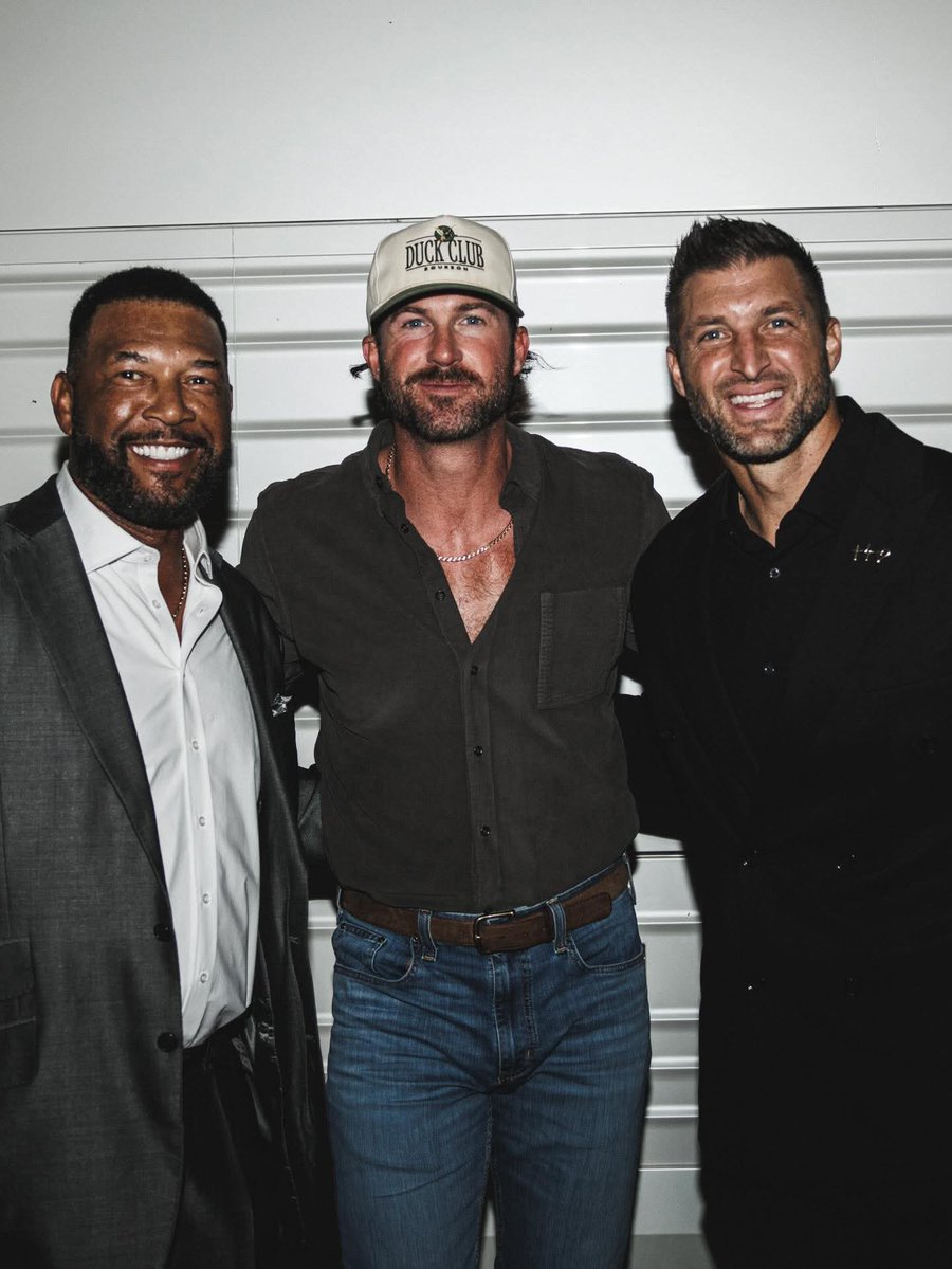 ManRileyDuck's tweet photo. Had a blast playin a little golf and a little country music at @tpcsawgrass with all the amazing folks at the @timtebowfoundation … @timtebow thanks for having us and thanks for everything yall are doing for the folks that need it. https://t.co/q88jl1X95X