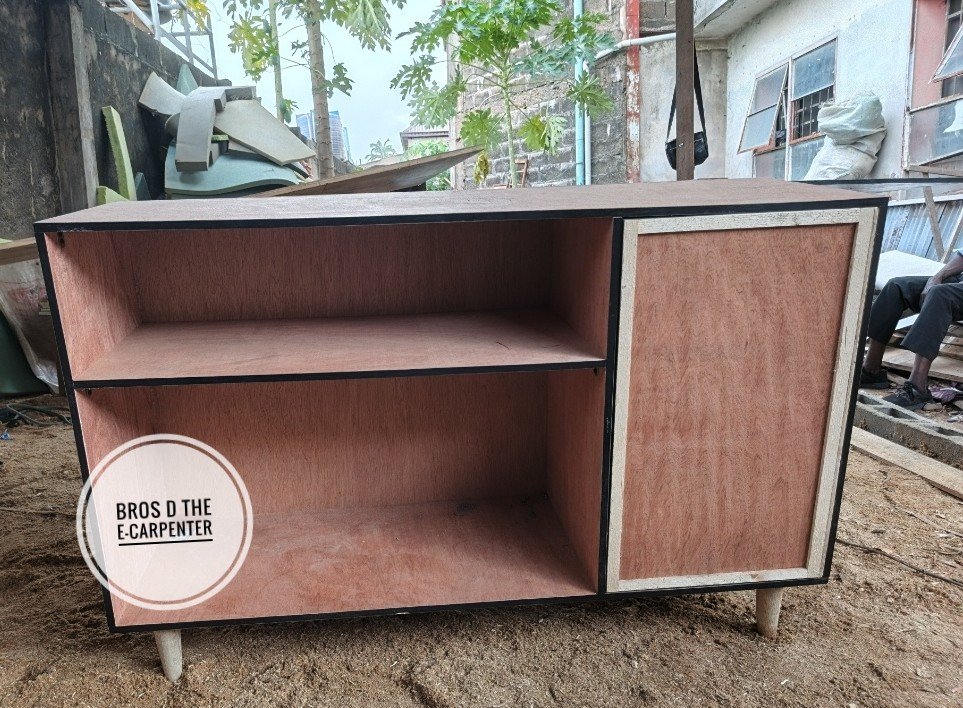 BrosDeCarpenter's tweet photo. Carefully crafted and delivered with joy. 

You need this as your book display shelf. 

#interiordesigns https://t.co/FdSYFgd255