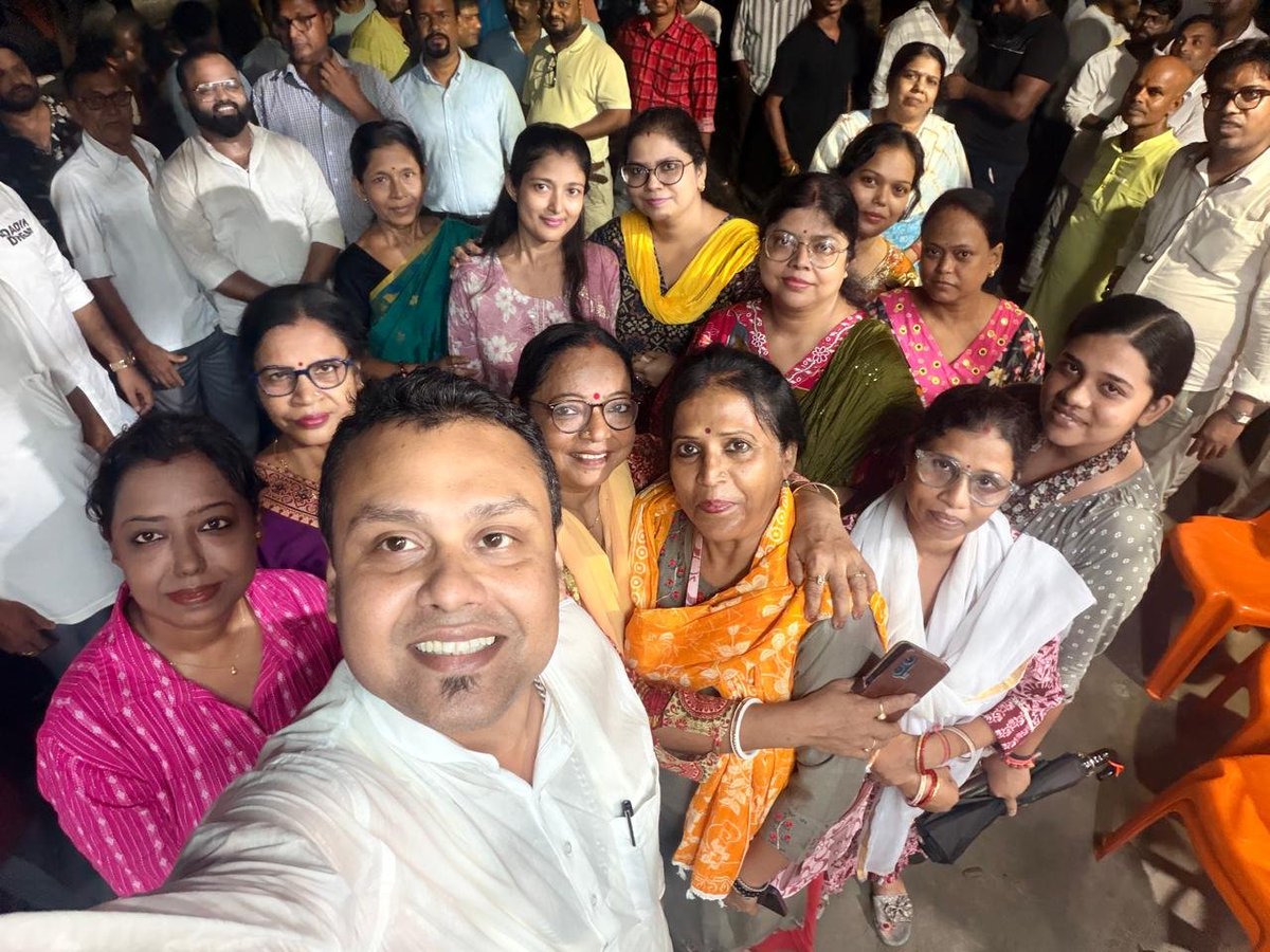 koustavcp's tweet photo. Selfie moments of the day....
#barrackporeassembly #titagarh #people #meetup #bjpWB #KoustavBagchi #selfiemoment https://t.co/2vVC4VPxCo