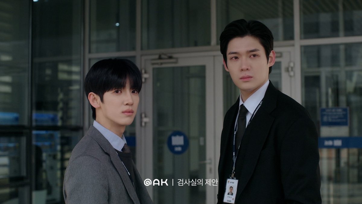 studio_oak_kr's tweet photo. [검사실의제안📋] 8화 스틸컷

"그럼 얘는 누구의 아들일까?"

믿고 있던 모든 것이, 흔들리기 시작했다. 😨

<검사실의 제안> 매주 (금) 웨이브(Wavve) 방송!
🔗https://t.co/yeOqFpxAFw

#검사실의제안 #TheProsecutorsProposal #BL
#김윤식 #박시우
#오크컴퍼니 #OAKCOMPANY https://t.co/0yyJaZSDIU
