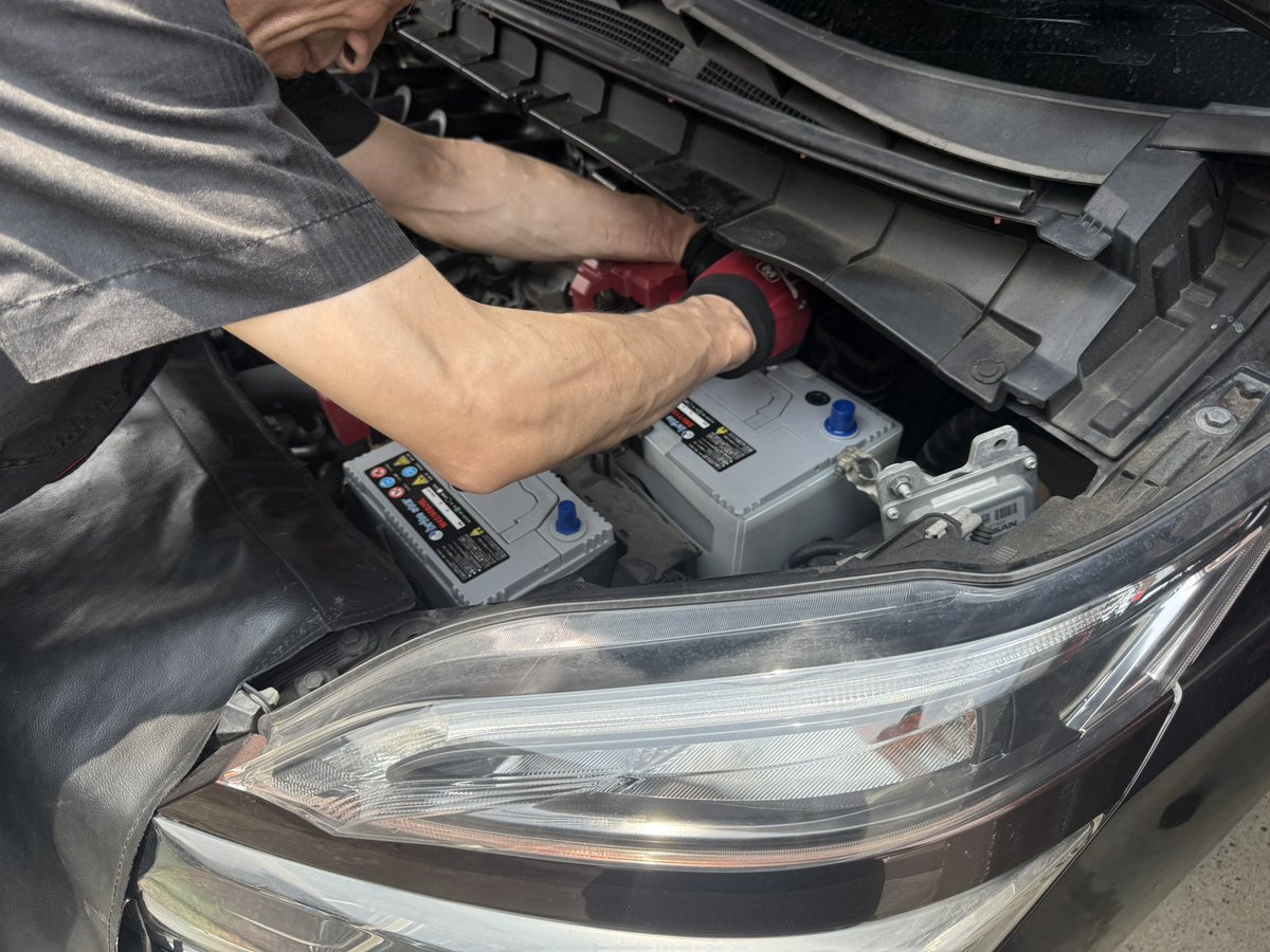 vasques_battery's tweet photo. 日産 C27セレナS-HVのバッテリー交換をしました。
2個搭載モデルです。

適合:
Brite Starバッテリー S-95
バッテリー価格 ¥20,500

適合:
Brite Starバッテリー  M-42
バッテリー価格 ¥12,000

交換費用:
価格￥2,200

充放電積算リセット:
価格¥1,100

ご予約↓
https://t.co/3nzOy7yvLA https://t.co/wd5wehYMnr