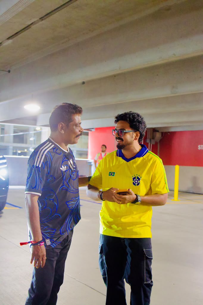 Chrissuccess's tweet photo. One of my Friend @AlexGeorgeK Managed to meet Lalettan and FaFa here at Atlanta, USA after the Soccer Match⚽️👌📸

#FiFA https://t.co/ehQx3IXt2c