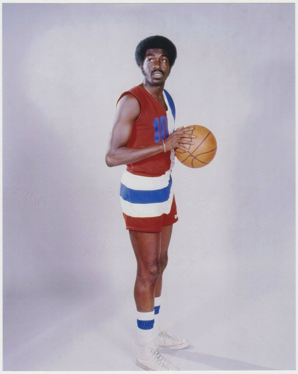 mckoosa1's tweet photo. -- 1971: A rare image of Earl Monroe in the Baltimore Bullets new uniform for the '71-'72 season - The Pearl played in 3 games wearing that set and then was traded to the New York Knickerbockers on November 9th 1971 for Mike Riordan and Dave Stallworth - He'd play an important role on the Knicks '73 Title team a year later when they took down the Lakers in 5 games ----