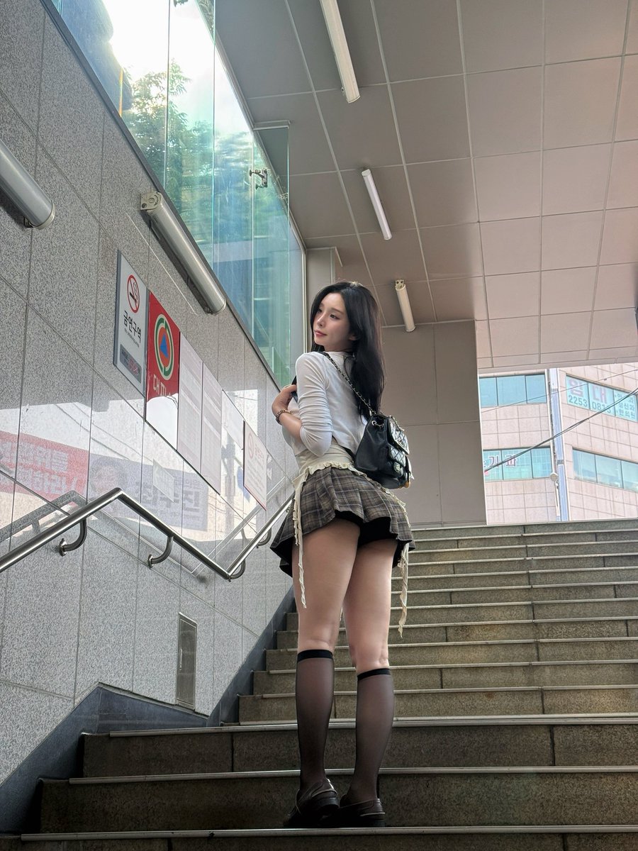 esmzkd55's tweet photo. 🚉
#일상 #육덕 #몸매 #ootd https://t.co/PeOfXATTEU