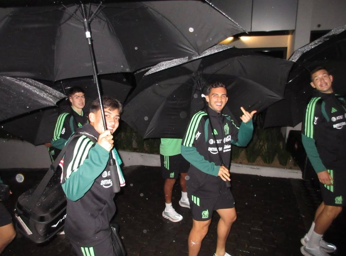 vmpgrk's tweet photo. los amo, en mi vida había querido y apoyado tanto a una selección cómo a esta 💗 https://t.co/KoCO6tTMci
