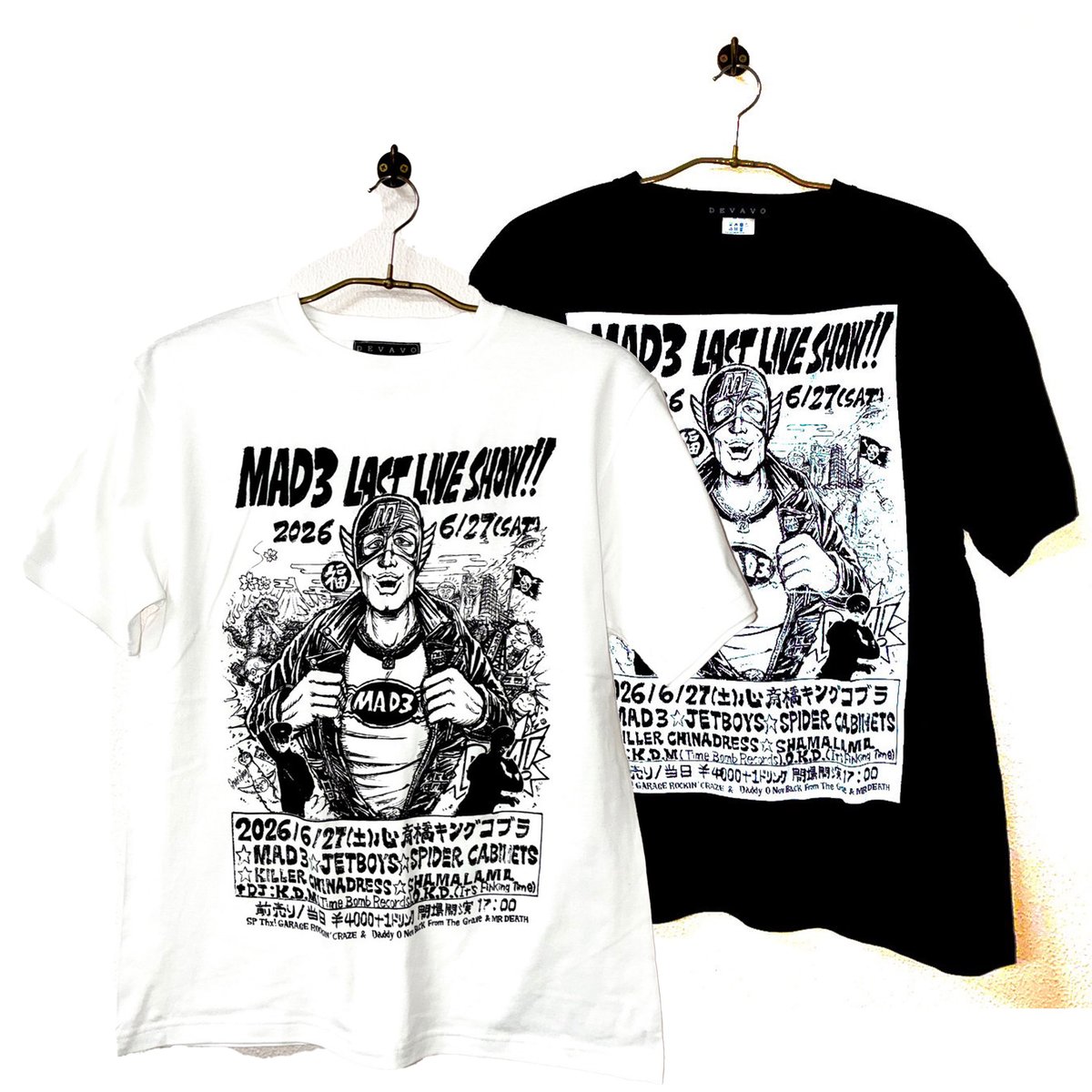 0522424666's tweet photo. MAD3 / LAST LIVE SHOW Tシャツ &amp; CANBADGE SET　入荷しました！

伝説の夜「MAD3 LAST LIVE SHOW」の日に完売となった限定販売数89枚のMemorial Teeの再販です！
缶バッジとセット商品です！
イラストデザインは盟友オノチン画伯！

商品紹介ページはこちら↓
https://t.co/v3IfPS1IU9 https://t.co/t4xfGRSUO5