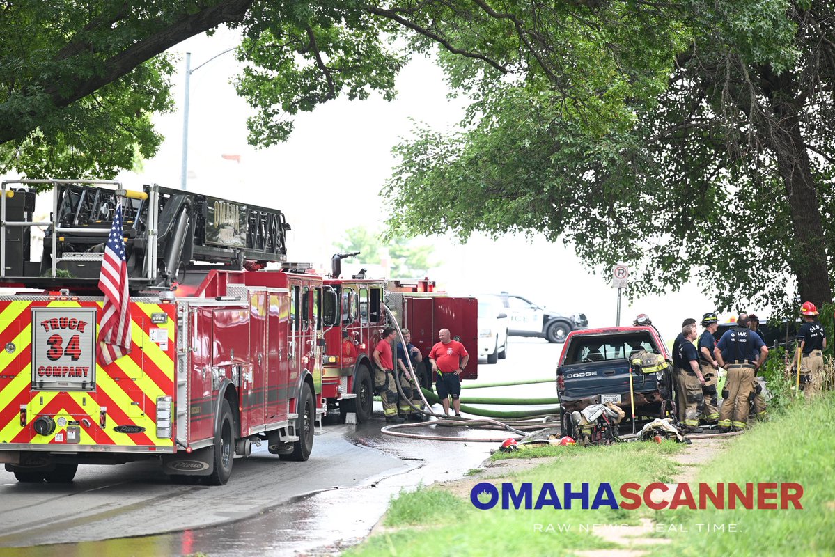 omaha_scanner's tweet photo. 📸: Around 11:40am Omaha Fire responded to a detached garage fire in the area of N 47th and Bedford Ave. The response was upgraded due to multiple explosions occurring on scene. One male civilian was transported by M25 Code 3 Trauma to Nebraska Med with burns all over his body. https://t.co/kHEpvA19Gd